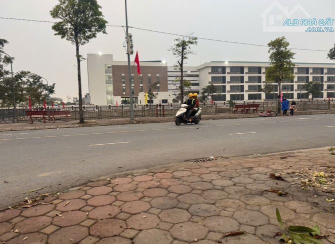 BÁN ĐẤT ĐẸP FULL THỔ CƯ – Ô TÔ ĐỖ CỬA – CÁCH LÊ HỮU TỰU CHỈ 200M – GIÁ CHỈ 5.3 TỶ!**🧨