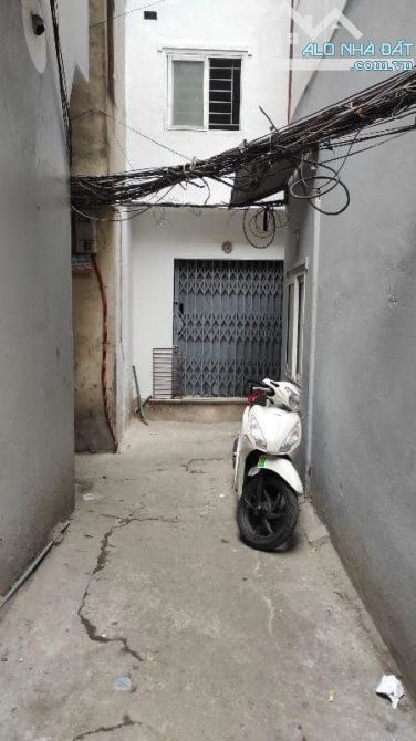 BÁN NHÀ NGÕ VĂN HƯƠNG ĐỐNG ĐA 25m 4T Mt 5m GIÁ 5 TỶ LÔ GÓC NGÕ THÔNG KINH DOANH.