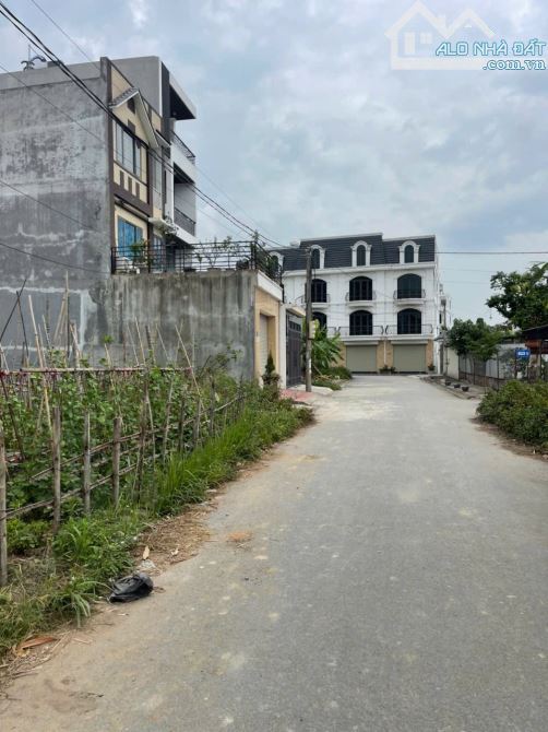 🆘🆘🆘Cần tiền bán nhanh lô đất cạnh chung cư Lương Quán, Nam Sơn giá chỉ 1,48 tỷ