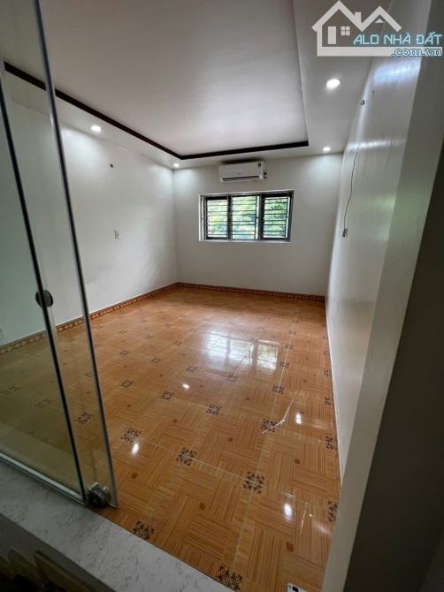 Cho Thuê nhà lô 9 lê hồng phong, oto đỗ cửa
