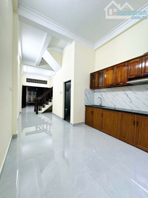 Bán Nhà Ngọc Thụy, Long Biên 42m2,4T giá 8,76 tỷ(ngõ ô tô thông)