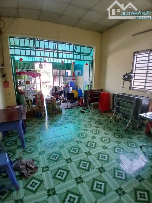 Bán nhà mặt tiền đường nhựa thông