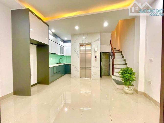 BÁN NHÀ HOÀNG HOA THÁM 50M RA Ô TÔ 6 TẦNG THANG MÁY GIÁ TỐT