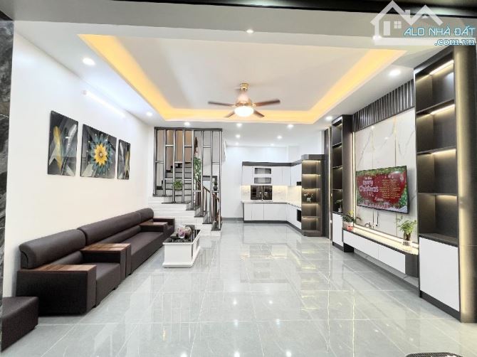 Bán nhà Tứ Hiệp, Thanh Trì - ô tô tải đỗ cổng