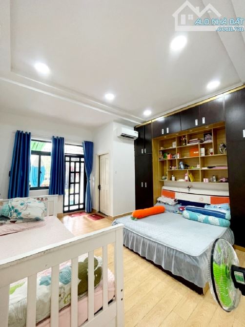 Nhà phố 2 tầng đường 12m gần Phú Mỹ Hưng (có phòng tầng trệt)