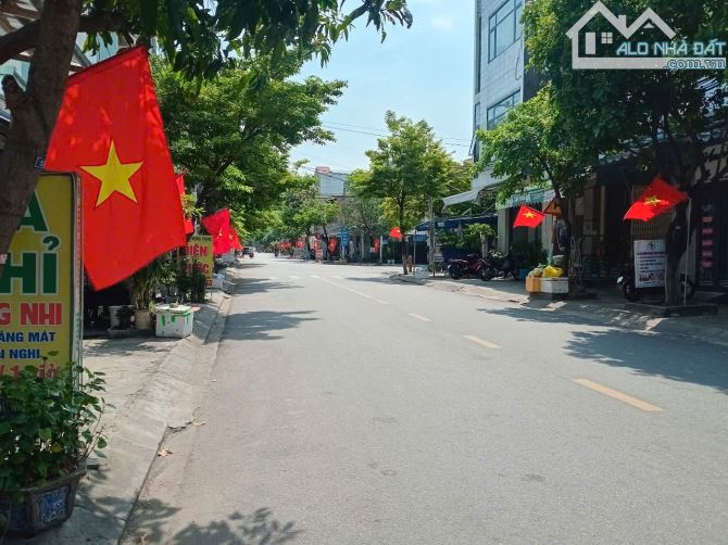 SẬP HẦM 2 LÔ LIỀN KỀ MẶT TIỀN DOANH THU 50TR NAM CAO KINH DOANH VỀ MỌI MẶT - CHƯA ĐẾN 10TY
