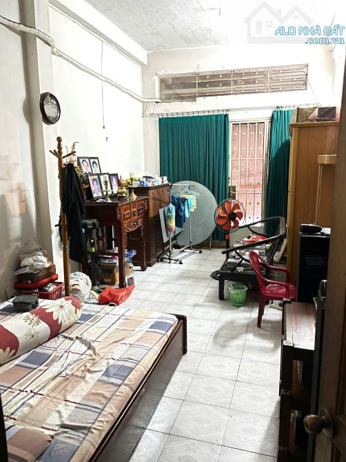 Nhà mặt tiền Bành văn Trân,Phường 6, Tân Bình. Nhà cũ giá tốt ngang 6m. Ngay chợ
