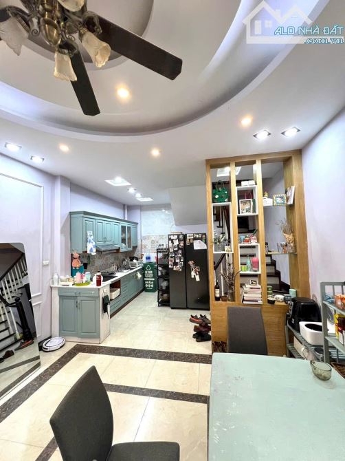 QUẬN 10, BÁN NHÀ 2 TẦNG, 48m2, SÁT MT NGUYỄN KIM, GẦN CHỢ NHẬT TẢO, NHỈNH 6 TỶ