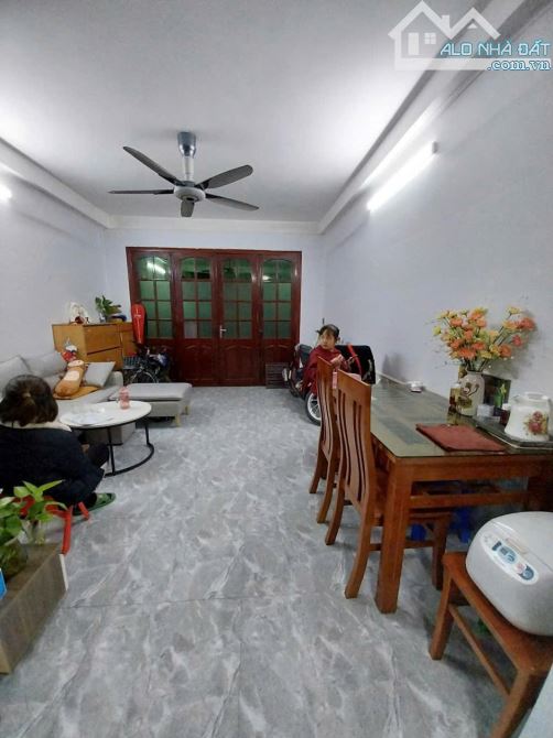 NHÀ ĐẸP DÂN XÂY PHỐ ĐÔNG THIÊN - VĨNH HƯNG - HOÀNG MAI- 5,4 TỶ - NGÕ THÔNG, Ở SƯỚNG