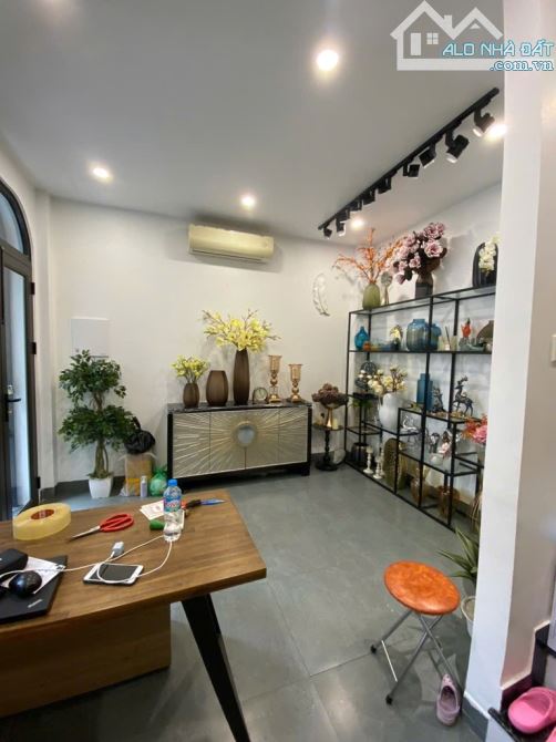 Bán Nhà Đại La Nhà Đẹp,Ngõ Nông,10 Bước Ra Mặt Phố,2m2,7tỷ799