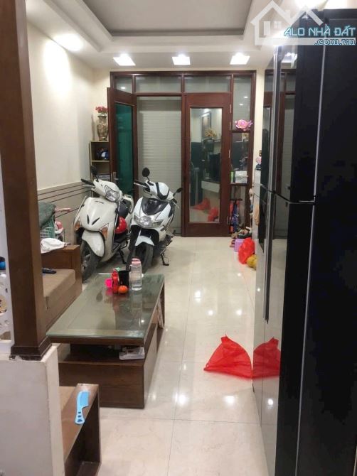 BÁN NHÀ QUẬN 10, 2 TẦNG, 46m2, HXH, SÁT MẶT TIỀN, GẦN SÂN VĐ THỐNG NHẤT, 6,5 TỶ