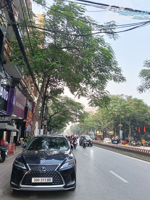 10.8 tỷ, Nhà đẹp full nội thất, 50m ra Phố Lạc Long Quân, 48m2 đất, 5 ngủ, dân trí
