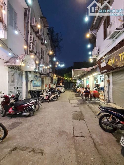 BÁN NHÀ Tạ Quang Bửu, Bách Khoa, Hai Bà Trưng, Gần Phố, Ô tô vào nhà DT 79m, 4 Tầng, MT 3,