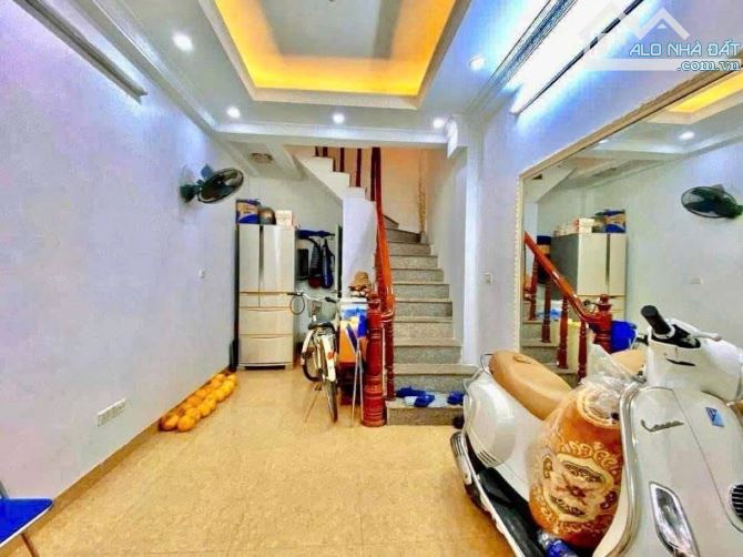 Ngọc Hà, 23m, 3ngủ, Lô góc, 10m ra phố, Nhà đẹp ở ngay, Sổ vuông, Ngõ rộng thoáng sáng
