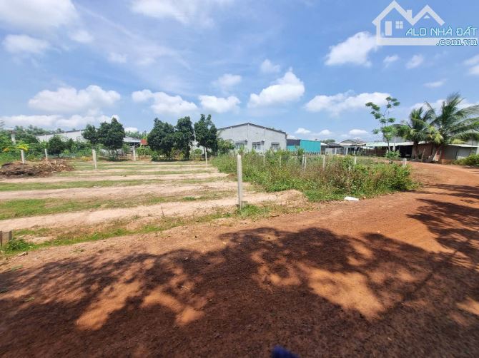 10x27 full thổ cư. Đường xe hơi, gần KCN. giá 850tr