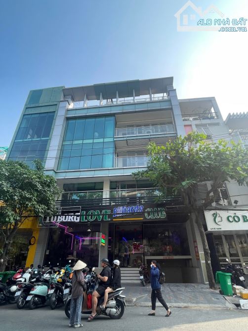 Tòa Nhà Ngay BV Chợ Rẫy , Khu Vực Mở Phòng Khám , Siêu Hiếm Q5 , DT 7,6 x 17,6m , 7 Tầng