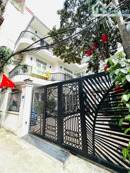 1 nhà ra Phố Vũ Miện, oto vào nhà, sổ 164m2 x mặt tiền 11m, xây Apartment. Giá 50 tỷ
