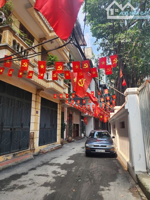 Bán nhà Ngọc Khánh 60m2 - 3 Tầng dân xây - Ô TÔ vào nhà - Lô góc - Nhỉnh 13 Tỷ.