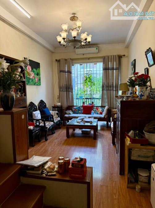 CHỈ 16 TỶ SỞ HỮU NHÀ Ở NGAY, VỊ TRÍ ĐẸP, VỈA HÈ, Ô TÔ TRÁNH, NGÕ THÔNG QUẬN CẦU GIẤY.