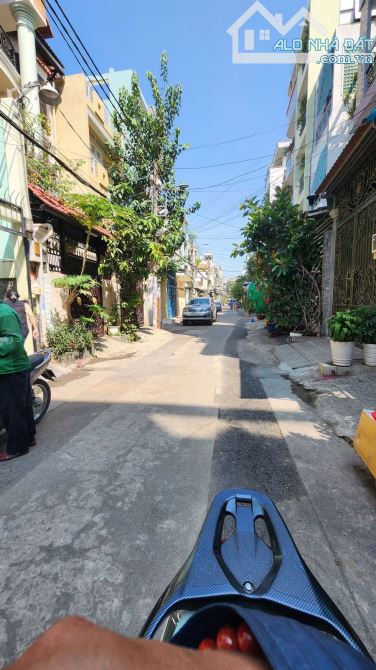 Bán villa khu 436 đường 3 Tháng 2. Gần Vạn Hạnh mall. Dt: 8,5x20m. Giá 32 tỷ