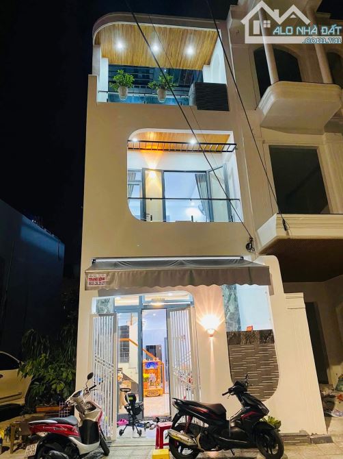 CẦN BÁN NHÀ ĐẸP - PHÚ XUÂN 9, THÔNG HOÀNG THỊ LOAN - LIÊN CHIỀU