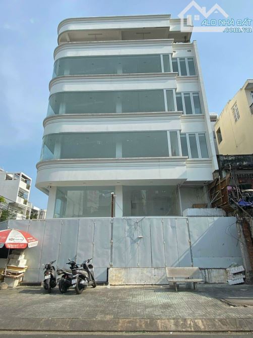 Tòa nhà đang hot nhất tại Q10. Tòa nhà văn phòng chỉ 40 tỷ tl