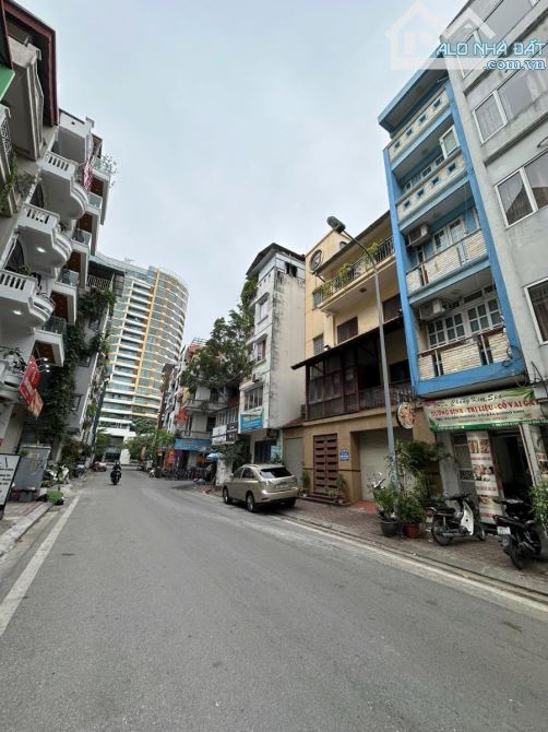 Chỉ 16 Tỷ Hơn! Bán Nhà Mặt Phố Trích Sài , Hô Tây -36M2 -2 Thoáng -5 Tầng - Vỉa Hè Đá Bóng
