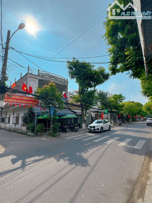 Bán Nhà 2 Tầng 2 Mặt Tiền Tôn Đản, đang kinh doanh Cà Phê.