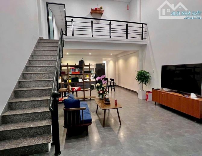 BÁN NHÀ GÁC LỮNG ĐƯỜNG 7,5m HOÀNG QUỐC VIỆT