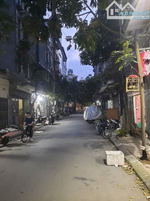 Chiến Thắng, Văn Quán phân lô vỉa hè, trung tâm, kinh doanh, an ninh, an sinh đỉnh