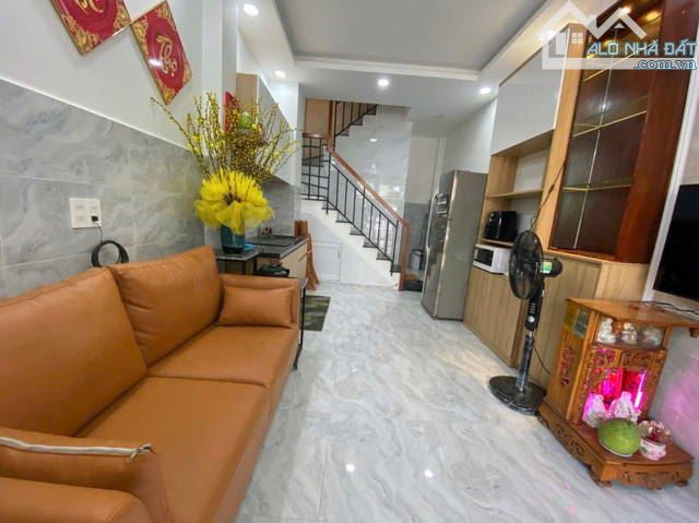Bán nhà mặt phố đường Lê Lâm, phường Phú Thạnh, Tân Phú, tphcm. Giá 5,5 tỷ, 1 trệt, 2 lầu.