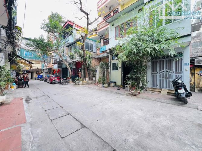 PHÂN LÔ NÉT - NGÕ THÔNG CÁC NGẢ - Ô TÔ ĐỖ CỬA - NHÀ ĐẸP DÂN XÂY - NGUYỄN TRÃI - 19 TỶ