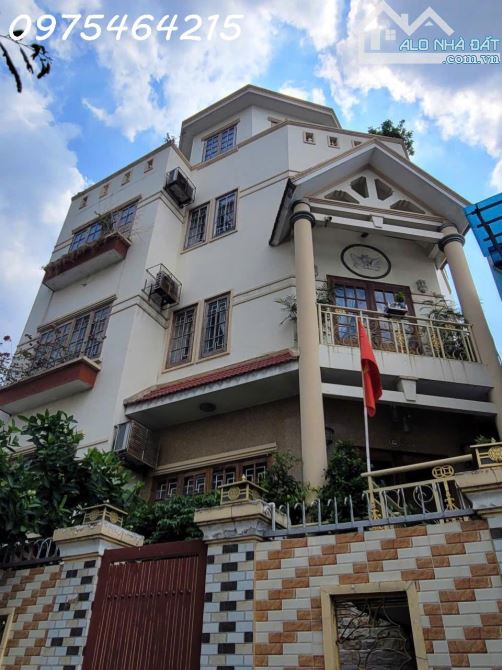 BÁN GẤP BIỆT THỰ CAO CẤP – HẺM VIP HUỲNH TẤN PHÁT, QUẬN 7 – GIÁ TỐT CHÍNH CHỦ
