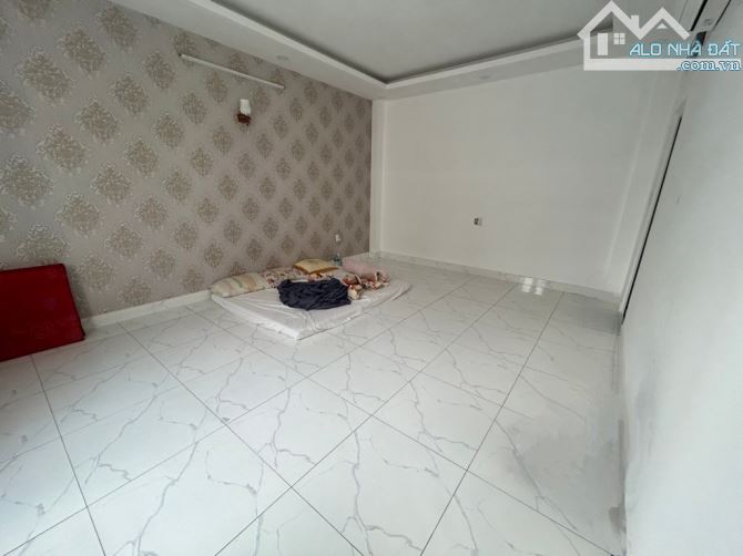 Bán Nhà Bình Tân Tỉnh Lộ 10 , 5 Tầng Lô Gốc  , Hẻm Xe Hơi 10m , Chỉ 12.x Tỷ