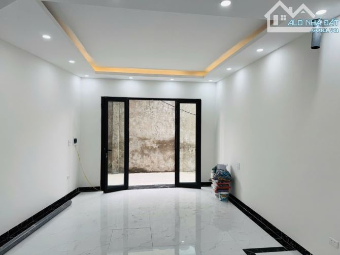 Bán nhà mới 5 tầng 36m2 hàng xóm Vincom giá 4.7 tỷ