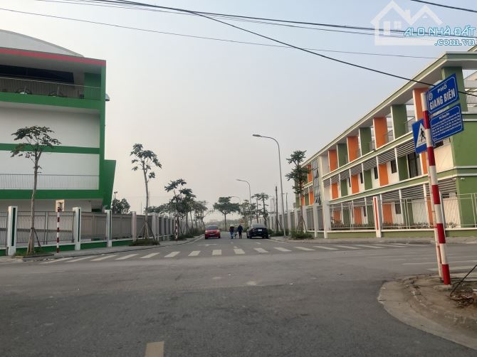 Giảm 500tr! Đất P/Lô ĐG Giang Biên, vỉa hè ô tô tránh, kinh doanh, 75m, MT 5.4m, giá 11tỷ