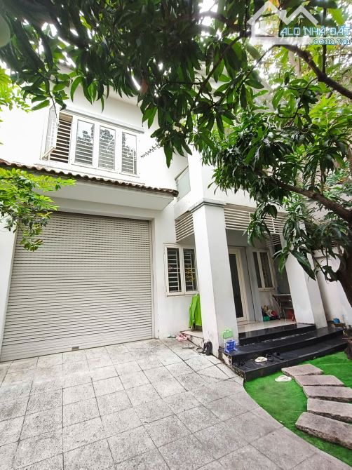 🏡 BIỆT THỰ KIỂU CHÂU ÂU 224M² – 2 LẦU MÁI THÁI – GIẢM 5 TỶ – QUẬN 7 💰
