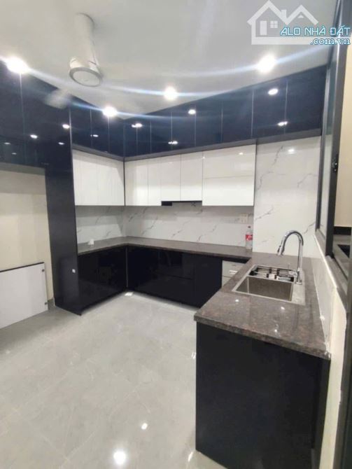 Bán nhà 5 tầng thang máy phân lô Lê Hồng Phong gần Big