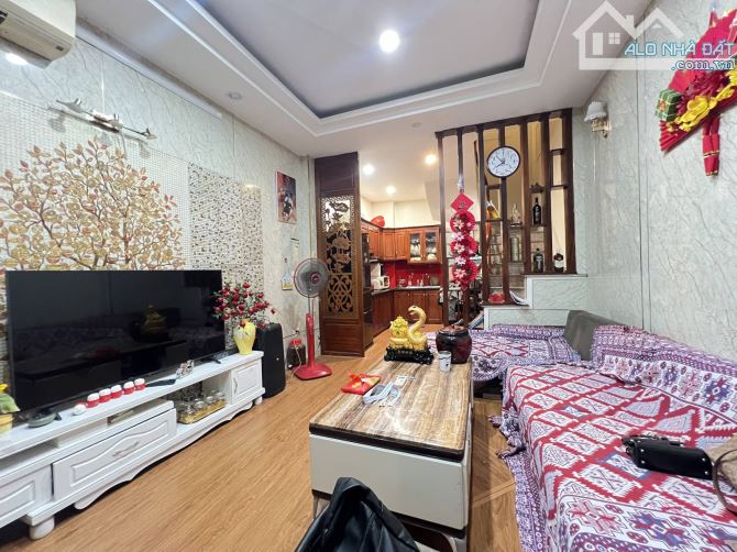 Bán nhà ngõ 565, ngách ba gác Lạc Long Quân Diện tích 35m2, 5 tầng, giá 9,2 tỷ