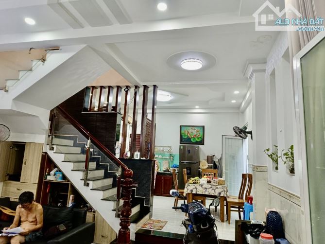 Nhà đẹp An Dương Vương quận 8 - 4 tầng - Ngang KHỦNG 9m - 4PN