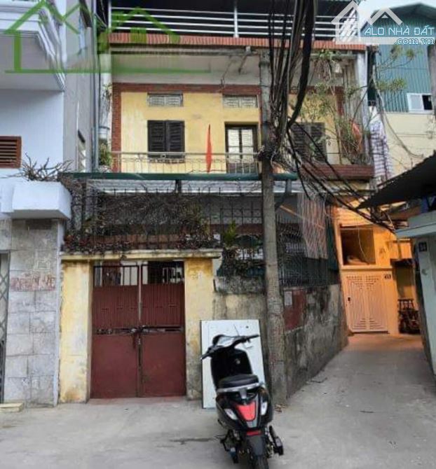 Cho thuê nhà riêng ở nhóm 8 người ngõ 189 Lò Đúc, 3 tầng x 45m2, 2 ngủ, 2 WC, 10 Triệu/th