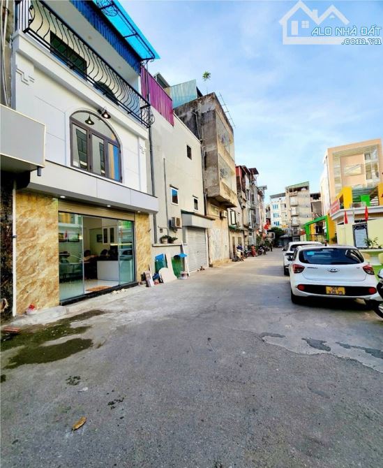TIMES CITY - Nhà mặt tiền - 4,8 tỷ - Ô tô đỗ cửa - Đường xe tải tránh nhau