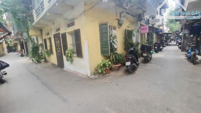 Bán đất tặng nhà C4 phố Tây Sơn - Đống Đa - DT80m2 - Sổ đẹp nở hậu - Giá bán 9,9 Tỷ