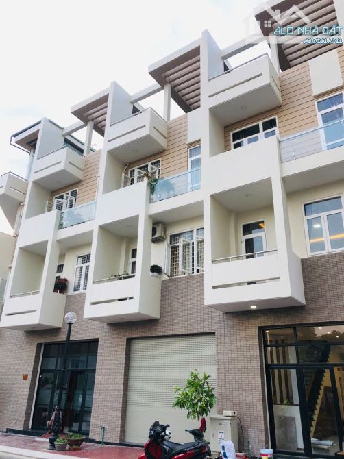 CHÍNH CHỦ BÁN MẶT TIỀN HOÀNG VĂN THỤ NHÀ LIỀN KỀ SIMONA