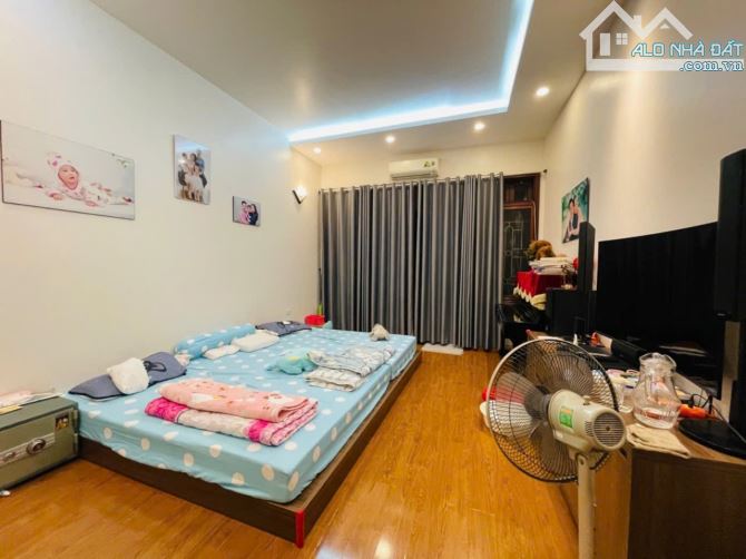 BÁN NHÀ MẶT PHỐ VIP NGỌC LÂM LONG BIÊN.DIỆN TÍCH 116M² x 3 TẦNG - GIÁ CHỈ 33.5 TỶ.CÓ TL