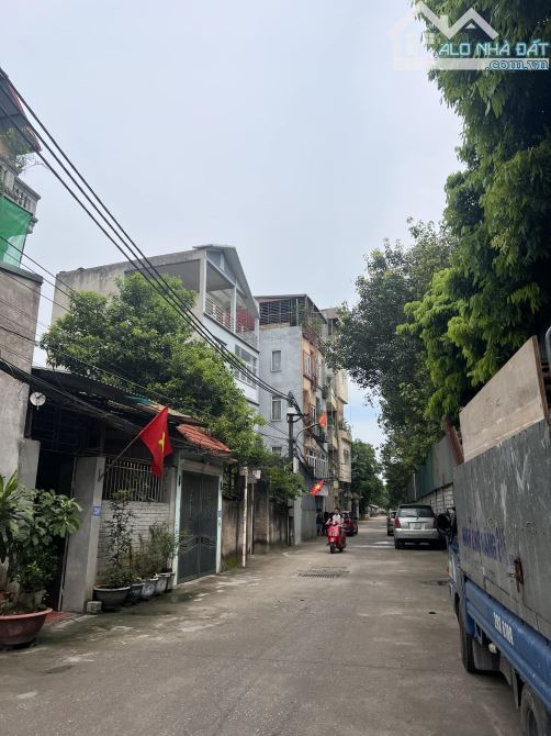 Bán đất 180m2, sổ đỏ chính chủ Nguyễn Khoái Thanh Trì Hoàng Mai mặt tiền 8m ô tô tải 5 tấn