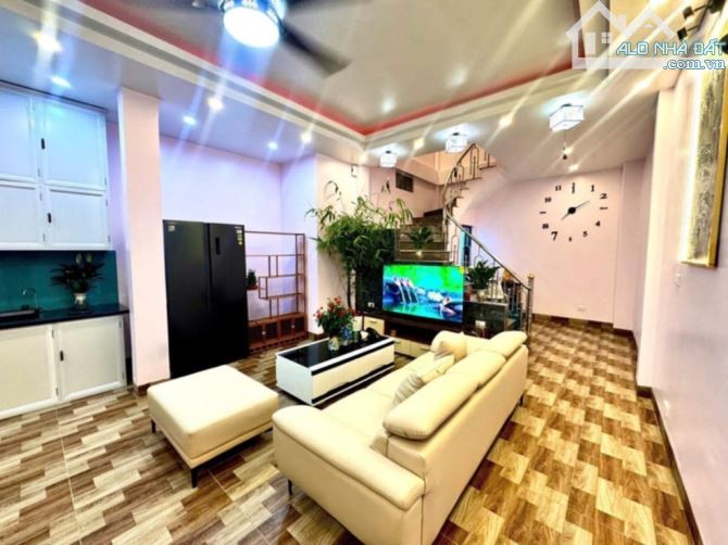 Khương Đình 50m2 , 4 tầng, mt 5,5m, gần phố, nhà mới, khu vực an sinh tốt, full nội thất x