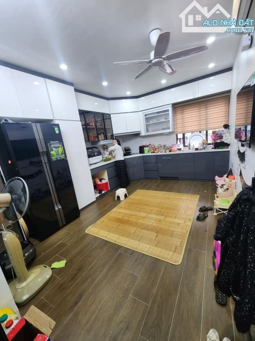 Oto tránh, khu vip Yên Lạc, thang máy, nhà tự xây, sổ 60m2. Nội thất xịn xò. Giá 18.6 tỷ