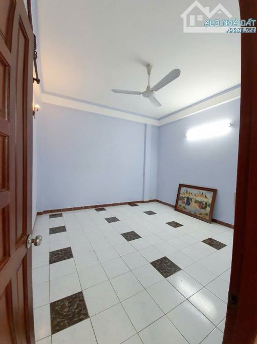 Nhà mặt tiền đường đẹp, ngang 5,2m, DT 165m vuông – Thu nhập sẵn – Gần chợ Lạc Quang