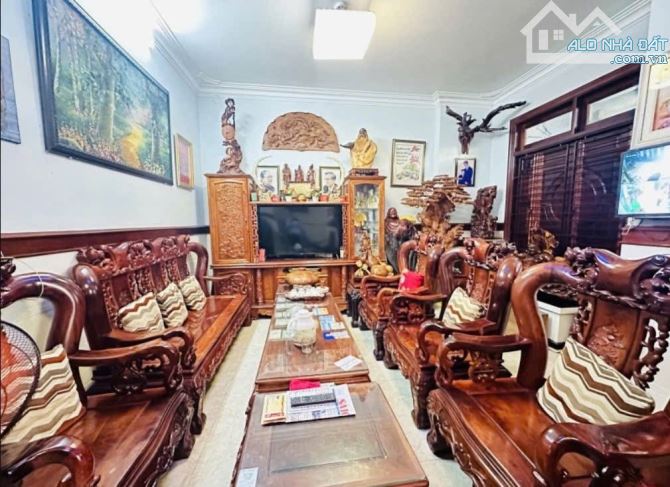 Nhà mặt tiền đường Nguyễn Đức Thuận, Trung tâm Tân Bình